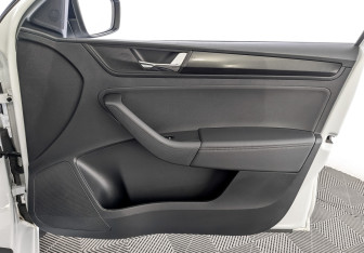 Подержанный автомобиль Skoda Rapid Liftback 2020 года (24 фото)