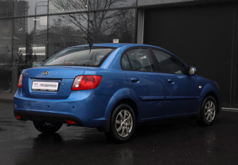 Подержанный автомобиль Kia Rio Sedan 2010 года (5 фото)