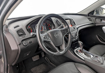 Подержанный автомобиль Opel Insignia Sedan 2014 года (16 фото)
