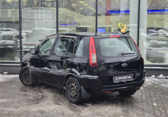 Подержанный автомобиль Ford Fusion 2011 года (6 фото)