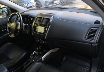 Подержанный автомобиль Mitsubishi ASX 2012 года (7 фото)