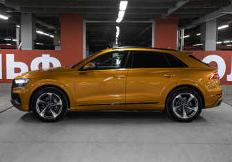 Подержанный автомобиль Audi Q8 2019 года (8 фото)
