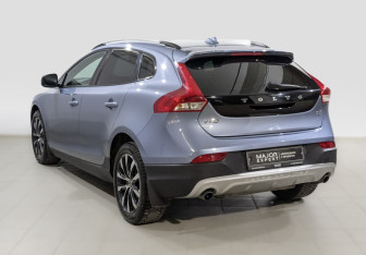 Подержанный автомобиль Volvo V40 Hatchback 2019 года (7 фото)