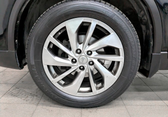 Подержанный автомобиль Nissan X-Trail 2016 года (18 фото)