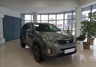 Подержанный автомобиль Kia Sorento 2017 года (3 фото)