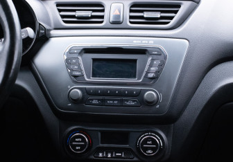 Подержанный автомобиль Kia Rio Hatchback 2012 года (14 фото)