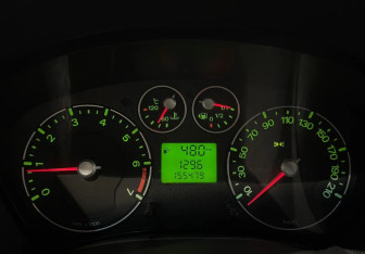 Подержанный автомобиль Ford Fiesta Hatchback 2006 года (15 фото)