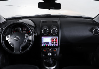 Подержанный автомобиль Nissan Qashqai+2 2010 года (18 фото)