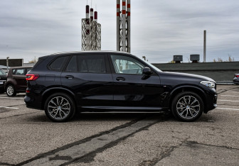 Подержанный автомобиль BMW X5 2023 года (4 фото)