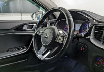 Подержанный автомобиль Kia Ceed Wagon 2020 года (22 фото)