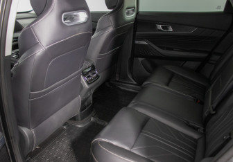 Подержанный автомобиль Changan UNI-K 2023 года (11 фото)