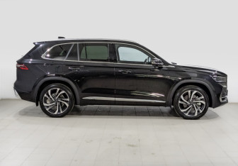 Подержанный автомобиль Geely Monjaro 2024 года (4 фото)