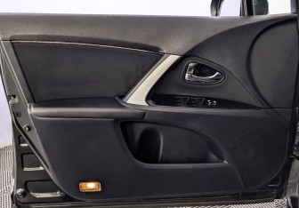 Подержанный автомобиль Toyota Avensis Sedan 2012 года (19 фото)