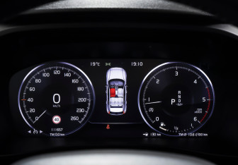 Подержанный автомобиль Volvo XC40 2018 года (15 фото)