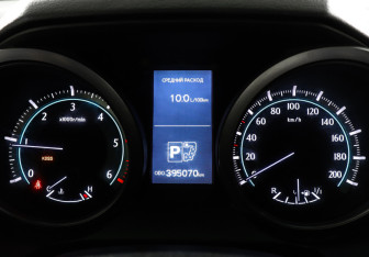 Подержанный автомобиль Toyota Land Cruiser Prado 2011 года (9 фото)