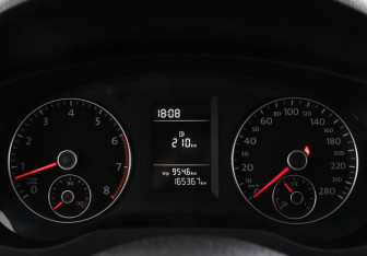 Подержанный автомобиль Volkswagen Jetta Sedan 2014 года (7 фото)