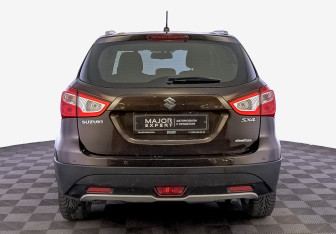Подержанный автомобиль Suzuki SX4 Hatchback 2014 года (6 фото)