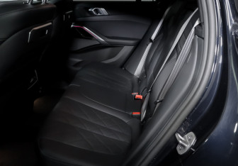 Подержанный автомобиль BMW X6 2024 года (10 фото)