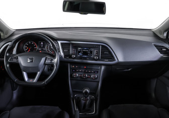 Подержанный автомобиль SEAT Leon Hatchback 2014 года (16 фото)