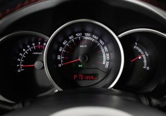 Подержанный автомобиль Kia Venga 2016 года (12 фото)