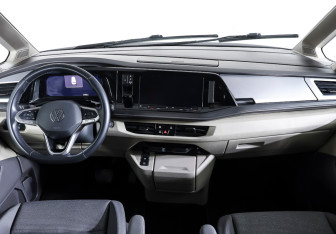Подержанный автомобиль Volkswagen Multivan 2022 года (14 фото)