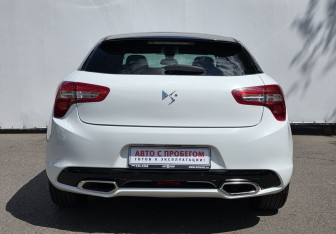 Подержанный автомобиль Citroen DS5 2012 года (6 фото)