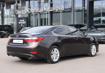 Подержанный автомобиль Lexus ES 2015 года (5 фото)