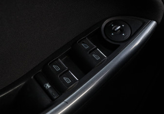 Подержанный автомобиль Ford Focus Hatchback 2012 года (17 фото)