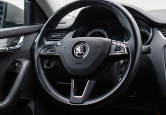 Подержанный автомобиль Skoda Octavia Liftback 2020 года (15 фото)