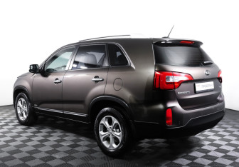 Подержанный автомобиль Kia Sorento 2013 года (7 фото)