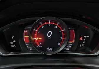 Подержанный автомобиль Volvo V40 Hatchback 2019 года (16 фото)