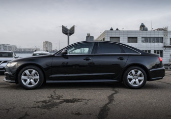 Подержанный автомобиль Audi A6 Sedan 2017 года (13 фото)