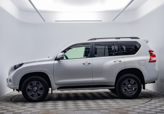 Подержанный автомобиль Toyota Land Cruiser Prado 2016 года (8 фото)
