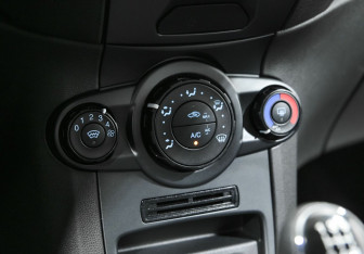 Подержанный автомобиль Ford Fiesta Hatchback 2018 года (8 фото)