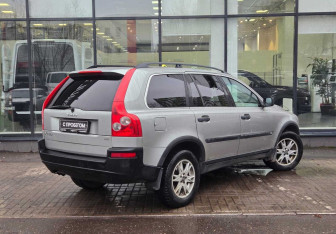 Подержанный автомобиль Volvo XC90 2004 года (8 фото)