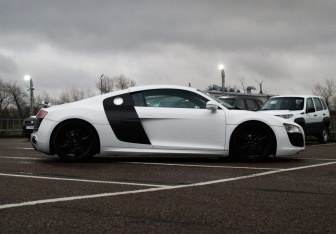 Подержанный автомобиль Audi R8 Coupe 2011 года (4 фото)