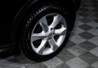 Подержанный автомобиль Nissan Juke 2012 года (15 фото)