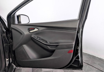 Подержанный автомобиль Ford Focus Wagon 2017 года (24 фото)