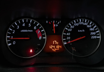 Подержанный автомобиль Nissan Note 2013 года (16 фото)