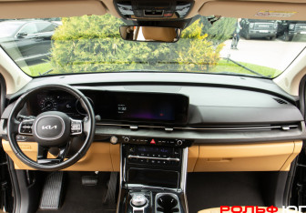 Подержанный автомобиль Kia Carnival 2022 года (11 фото)