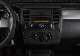 Подержанный автомобиль Nissan Tiida Hatchback 2007 года (13 фото)