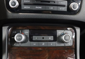 Подержанный автомобиль Volkswagen Touareg 2016 года (19 фото)