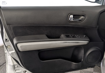 Подержанный автомобиль Nissan X-Trail 2011 года (19 фото)