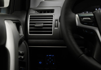 Подержанный автомобиль Toyota Land Cruiser Prado 2021 года (13 фото)