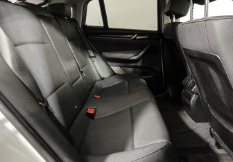 Подержанный автомобиль BMW X4 2017 года (14 фото)