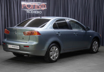 Подержанный автомобиль Mitsubishi Lancer Sedan 2008 года (5 фото)