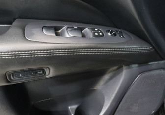 Подержанный автомобиль Nissan Pathfinder 2014 года (11 фото)