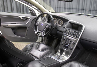 Подержанный автомобиль Volvo XC60 2010 года (11 фото)
