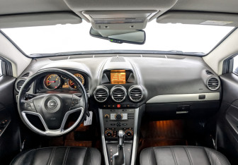 Подержанный автомобиль Opel Antara 2015 года (14 фото)