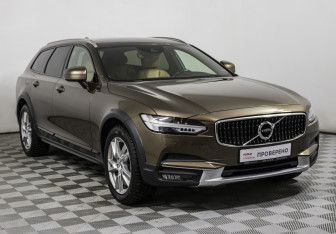 Подержанный автомобиль Volvo V90 Cross Country 2017 года (3 фото)